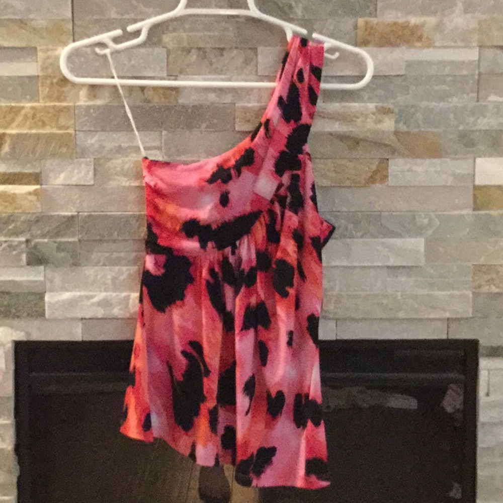 One shoulder top
